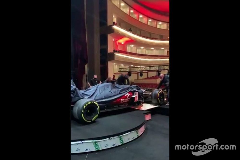 Спонсор Alfa Romeo показал новую машину C41 до презентации