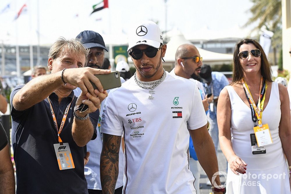 Hamilton: Megtisztelő, hogy együtt emlegetnek Schumacherrel