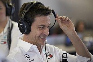 Wolff hints at Mercedes stay amid links to F1 role