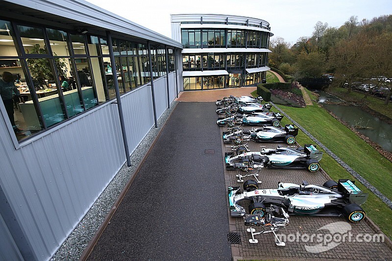 Ferrari ha firmato, Mercedes fa pressione su Liberty