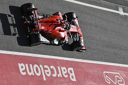 Vettel lidera quinto dia de testes em Barcelona; Hamilton tem problema no motor