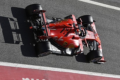 Vettel lidera en el penúltimo día y Mercedes sufre problema