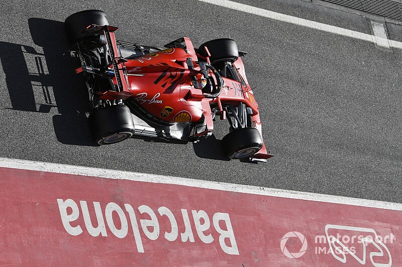 Vettel lidera quinto dia de testes em Barcelona; Hamilton tem problema no motor