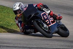 Márquez vuelve a subirse a una moto tras su operación