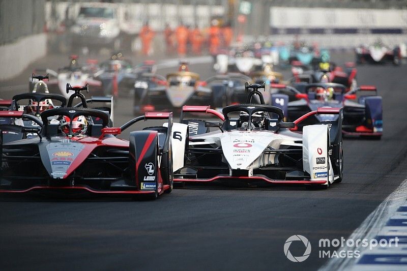A Porsche próbál magyarázatot adni a borzalmas mexikói futamra