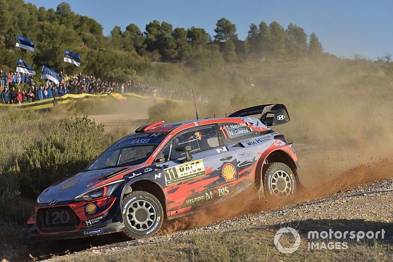 Neuville toma el liderato en Salou