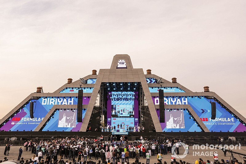 GALERÍA: las mejores imágenes de la carrera 1 en Diriyah