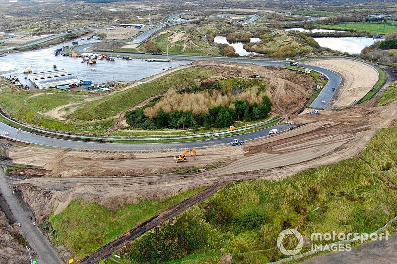 Így valósul meg az F1-ben a legmerészebb kanyar, nyitott DRS-sel