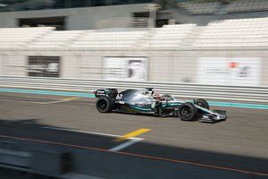Russell logra 100 vueltas con los nuevos Pirelli de F1