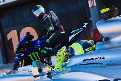 Video: gli onboard dello scambio tra Rossi e Hamilton