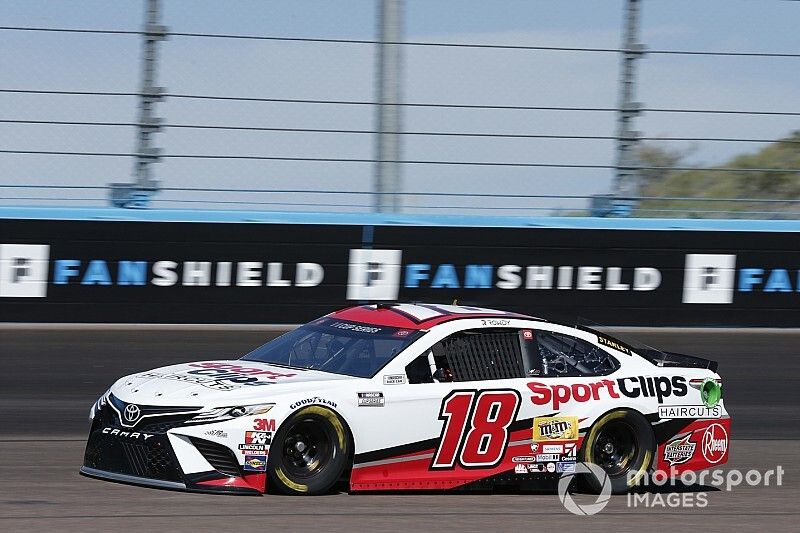 Kyle Busch, Joe Gibbs Racing, Toyota Camry Sport Clips 