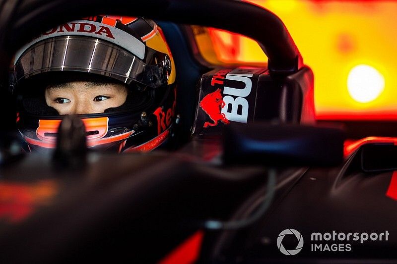 Юниор Red Bull Цунода дебютирует в Формуле 2
