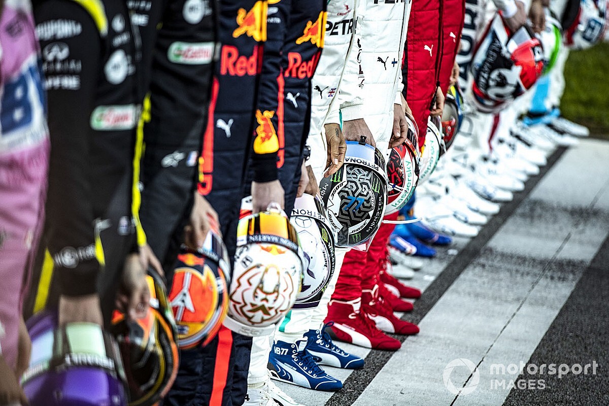 Hivatalos: az F1-es pilóták újra korlátlanul változtathatnak a sisakfestésükön