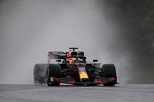 Verstappen start in Hongarije ondanks crash op weg naar grid