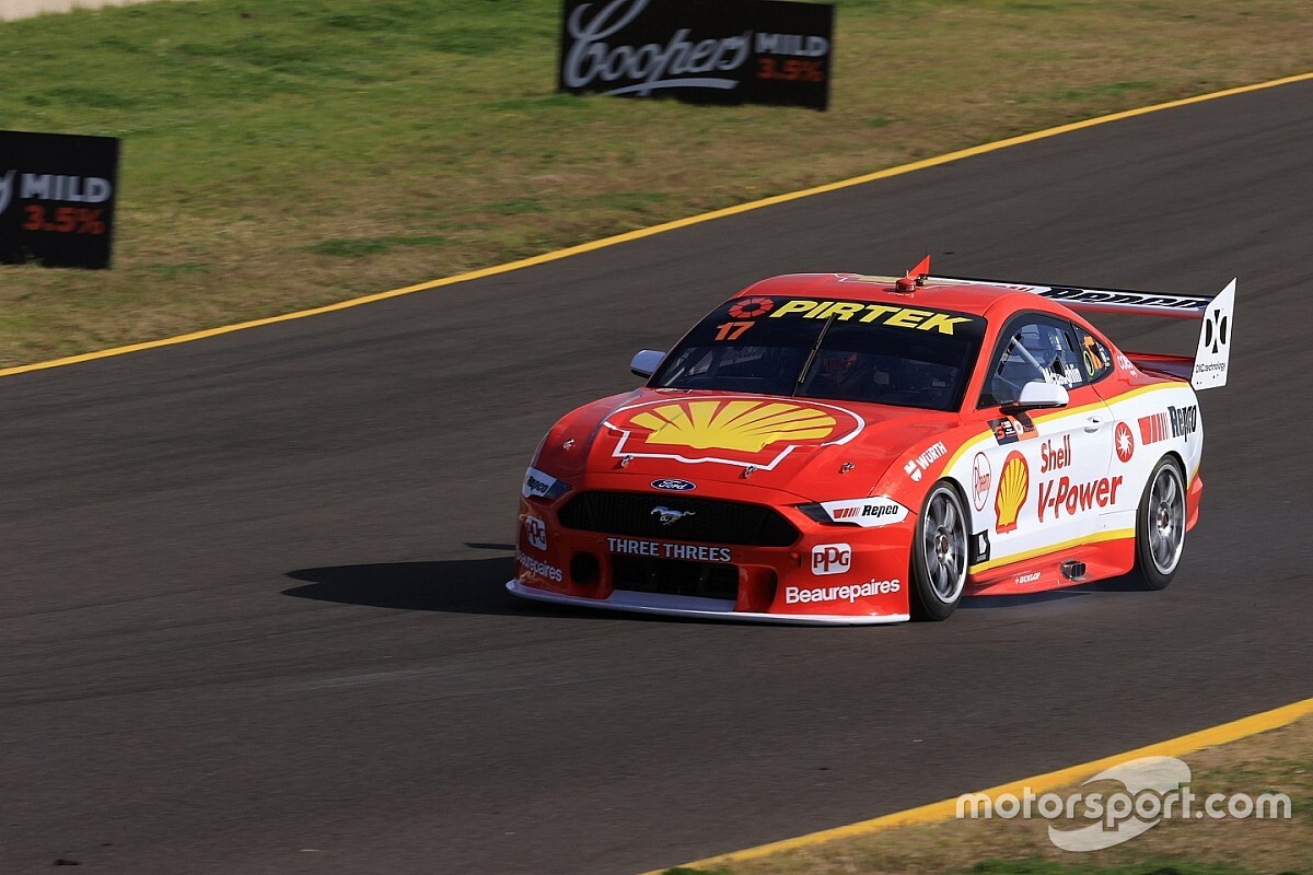 Sydney Supercars: McLaughlin takes night race pole