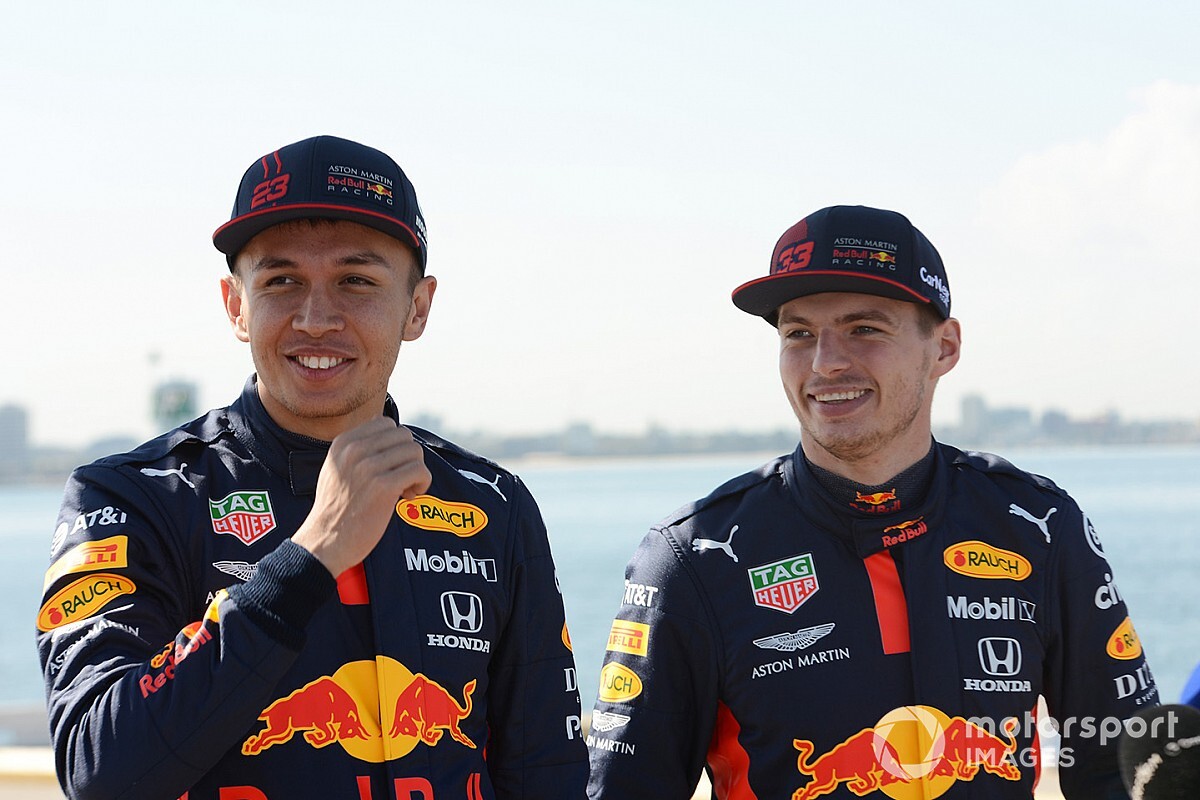 Verstappen: "Mercedes'in en fazla 0.3 saniye gerisinde olmalıyız"