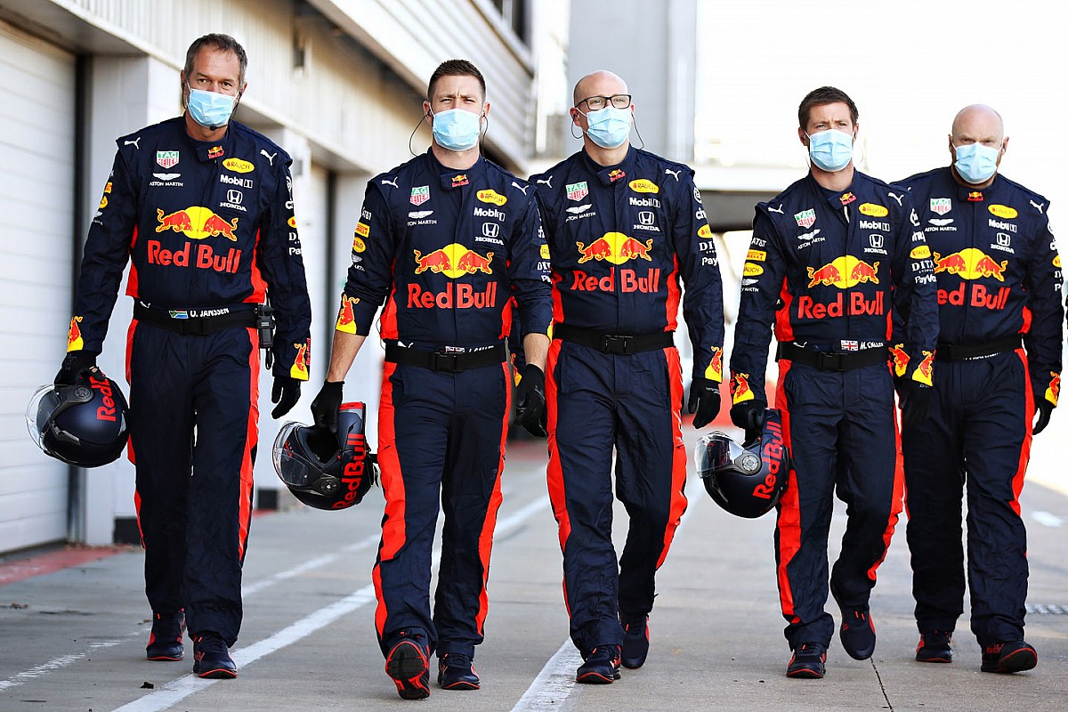 Nagy és látványos képgaléria a Red Bull F1-es tesztjéről Silverstone-ból