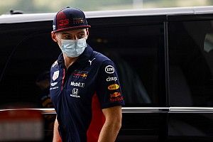 Verstappen: "Mercedes tüm pistlerde kazanabilecek kadar baskın"