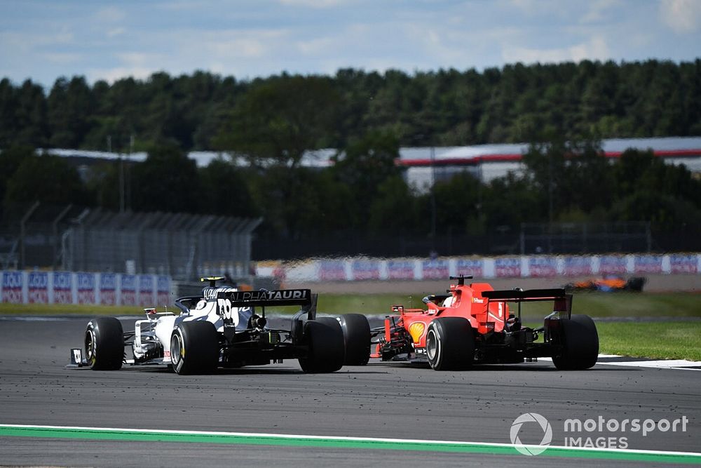 Sebastian Vettel, Ferrari SF1000, et Pierre Gasly, AlphaTauri AT01