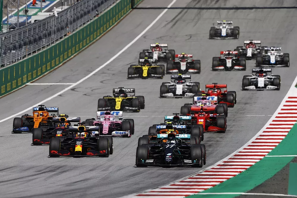 Valtteri Bottas, Mercedes F1 W11 EQ Performance, en t&ecirc;te au d&eacute;part