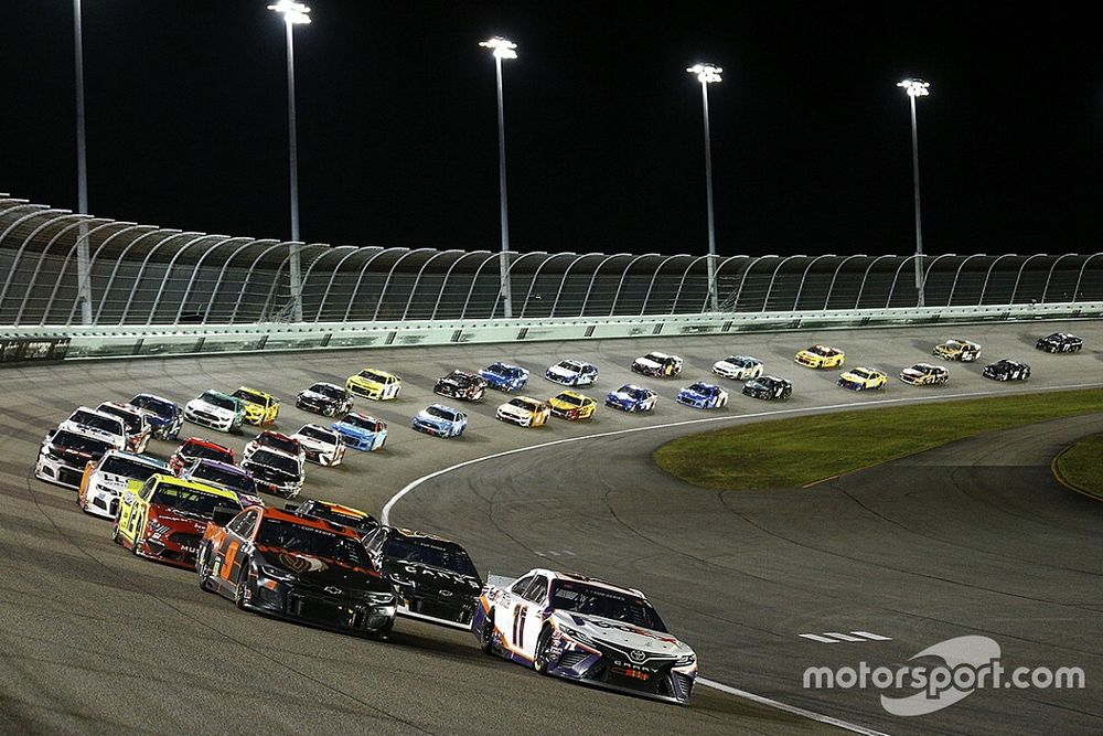 Denny Hamlin, Joe Gibbs Racing, Toyota Camry, Chase Elliott, Hendrick Motorsports, Chevrolet