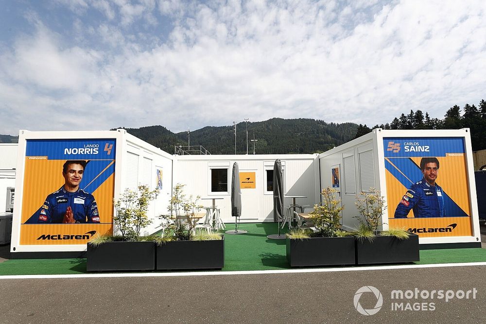 Így kelt útra a McLaren az első F1-es nagydíjra: videó a pillanatokról