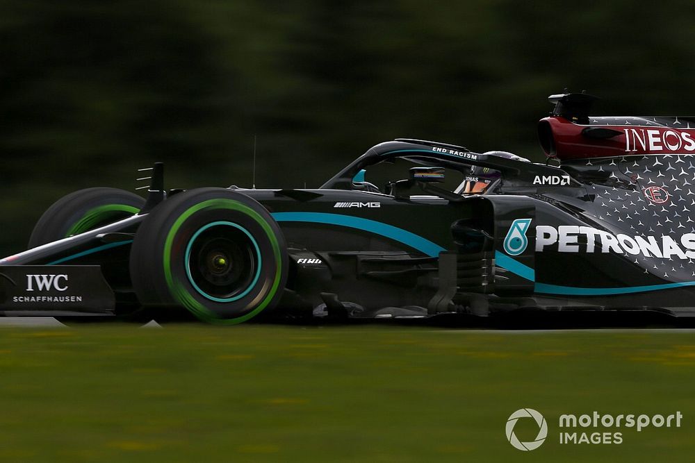 Hamilton a második edzést is behúzta Bottas előtt, a Racing Point a harmadik a Red Bull Ringen