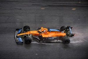¡Pole de Hamilton y brillante tercer puesto de Sainz bajo el diluvio!