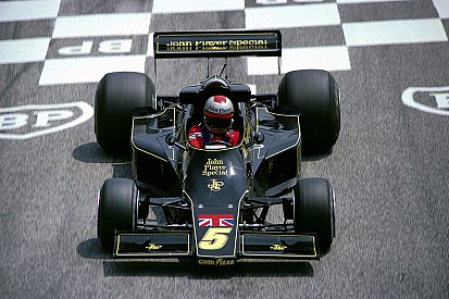 Mario Andretti is rajthoz áll a virtuális Indianapolisban, Alonso visszatér