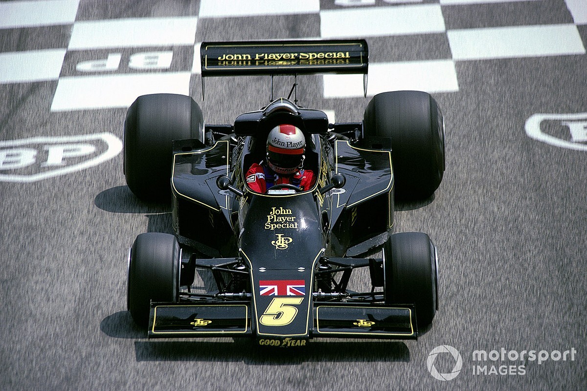 Mario Andretti is rajthoz áll a virtuális Indianapolisban, Alonso visszatér