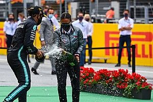 Engenheira que representou Mercedes do GP da Estíria é a nona mulher a subir no pódio da F1; veja lista completa