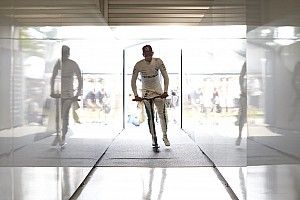 Hamilton varázslatos kört futott, Verstappené felért egy győzelemmel