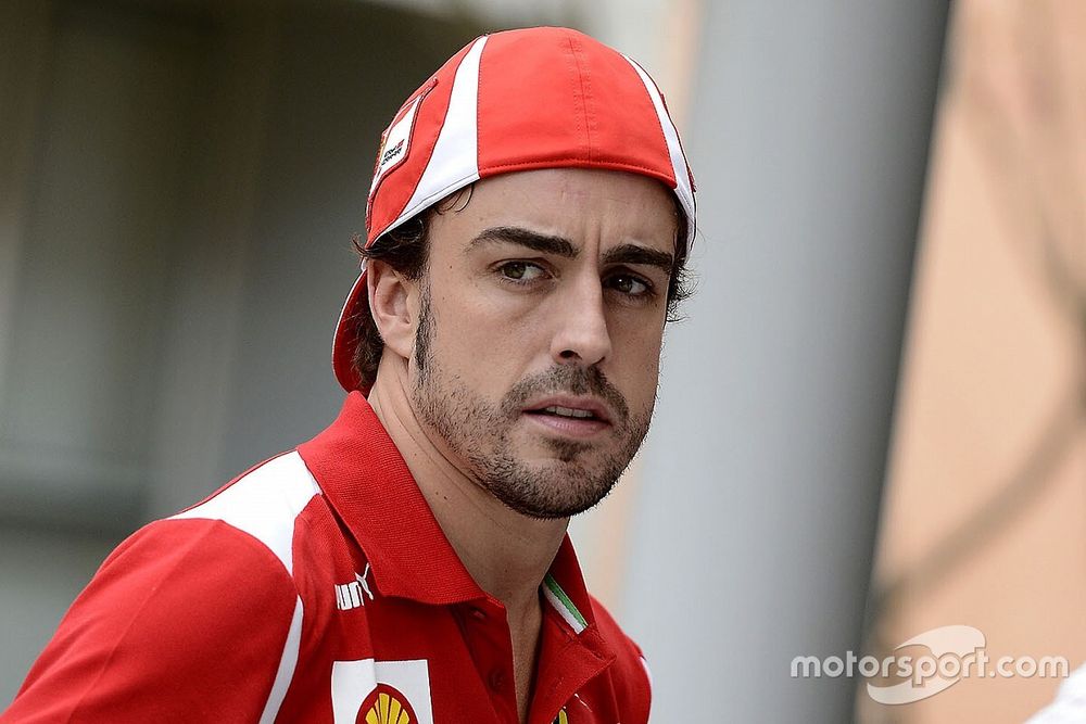 Alonso kiakad Rosbergre, és mutogat neki: videó