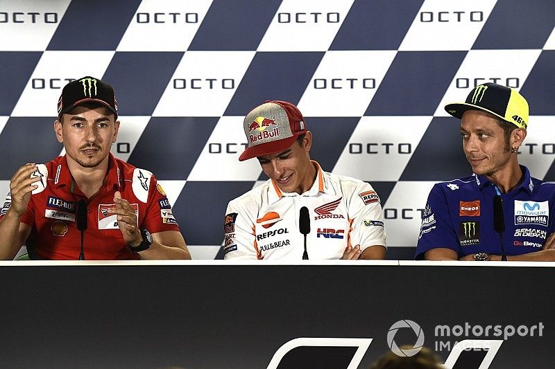 Lorenzo: “Rossi se comporta como un niño pequeño pero Márquez debería pasar de él”