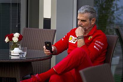 Arrivabene: Belki de Vettel'e kendisini savunması için dirseklik vermeliyiz!