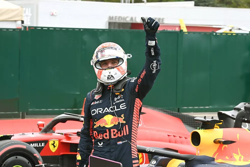 Ganador de la pole Max Verstappen, Red Bull Racing, celebra en Parc Ferme despu&eacute;s de la calificaci&oacute;n