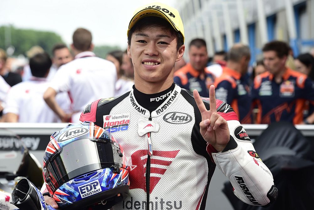 小椋藍、一時16番手まで沈むも驚異の追い上げで2位フィニッシュ。悔しさ半分、嬉しさ半分?|Moto2オランダGP