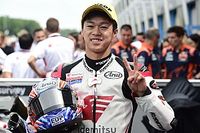 小椋藍、一時16番手まで沈むも驚異の追い上げで2位フィニッシュ。悔しさ半分、嬉しさ半分?|Moto2オランダGP