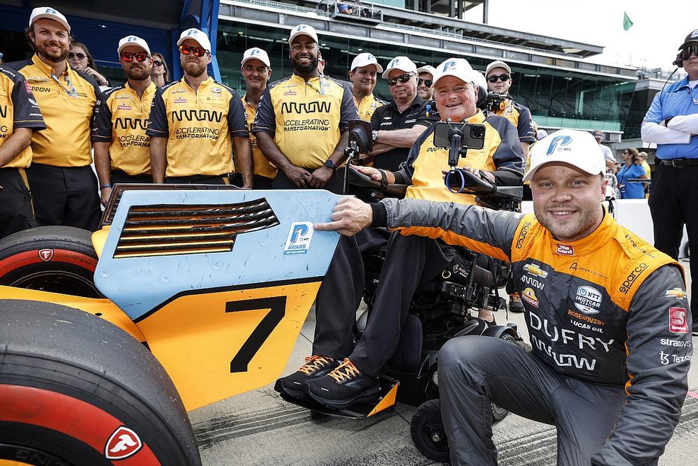 Pole sitter Felix Rosenqvist, Arrow McLaren SP Chevrolet celebrates with his team