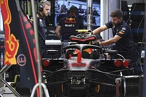 A Red Bull a több sebből vérző Ferrarit támadná Japánban