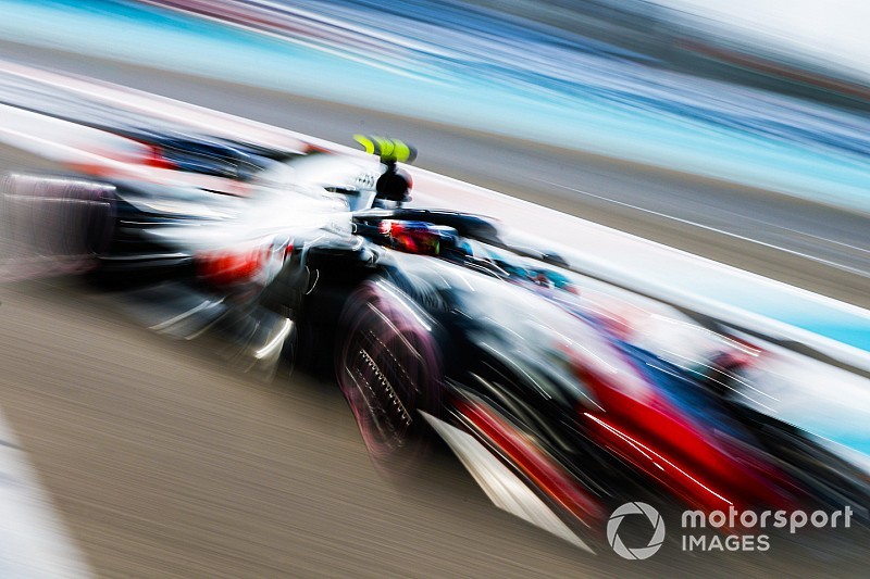 Главные моменты сезона Ф1 в фотографиях: Haas