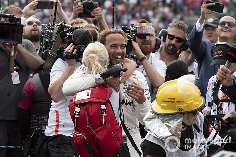 Hamilton kegyetlenül összezúzta Vettel álmait: minden idők egyik legjobbja?