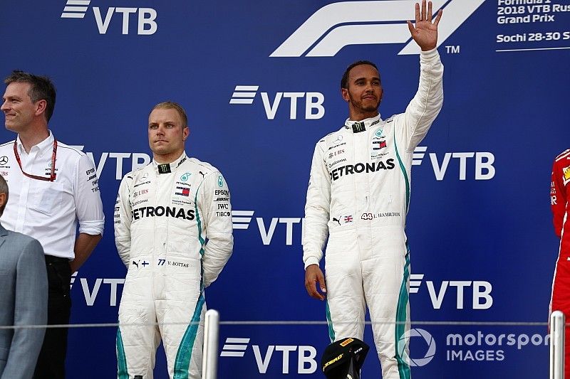 Podio ganador Lewis Hamilton, Mercedes AMG F1, segundo lugar Bottas, Mercedes AMG F1 y James Allison, Director Técnico, Mercedes AMG 