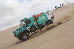 Dakar 2019: De Rooy rompe lo sterzo su una duna, ma non si arrende