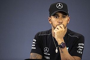 Hamilton punge la Ferrari: "Non ha fatto un buon lavoro nella seconda metà della stagione"
