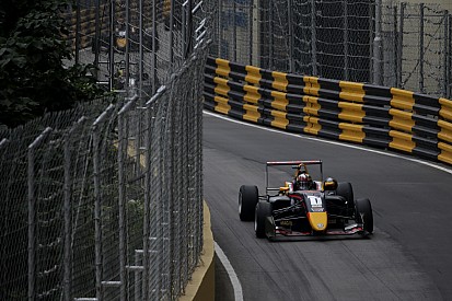 Macau GP: Ticktum ontwijkt hond en wint kwalificatierace