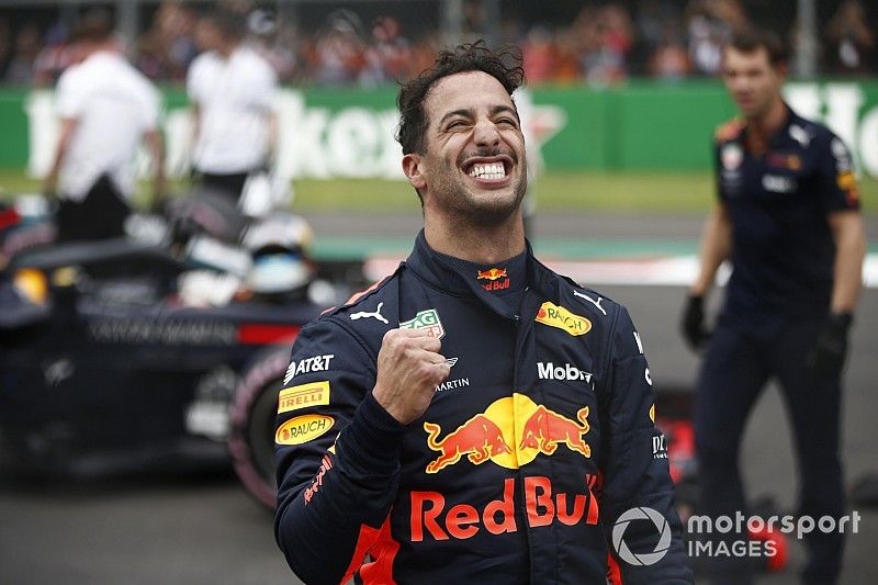 Polesitter Daniel Ricciardo, Red Bull Racing viert in Parc Ferme 