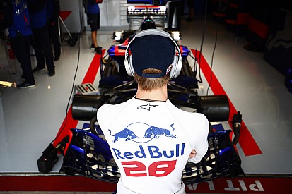 Имя напарника Квята в Toro Rosso назовут не раньше декабря