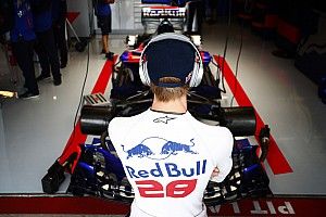 Имя напарника Квята в Toro Rosso назовут не раньше декабря