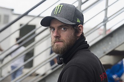Crutchlow habla de perder piernas por las alas en las motos